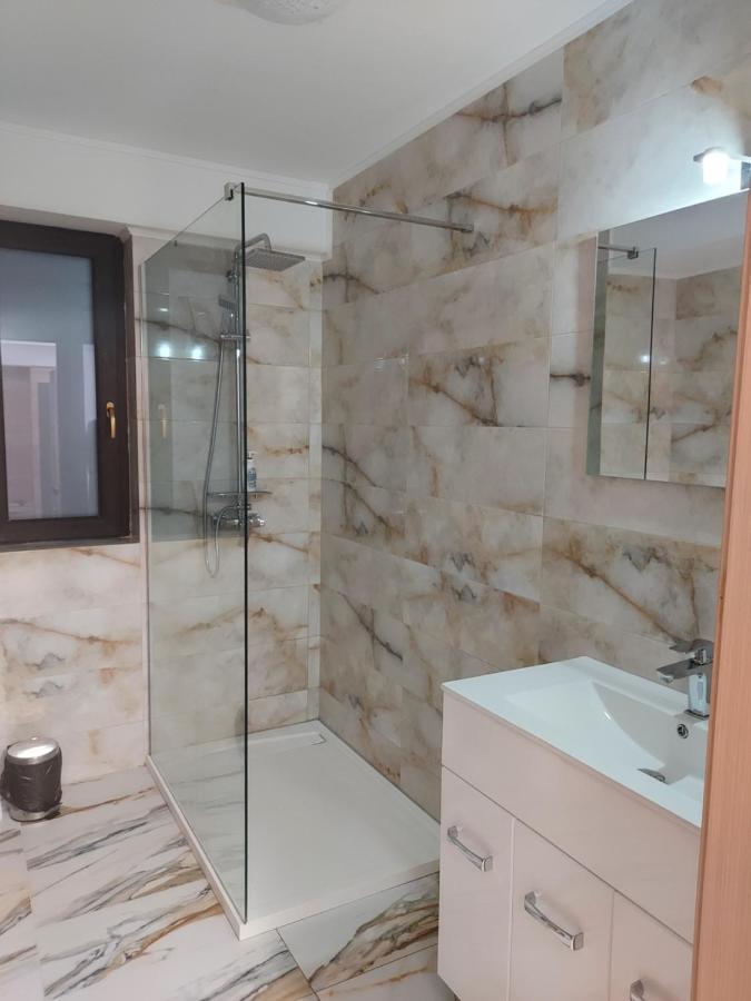 Apartamento Bya Brown Valea Lupului  Exterior foto